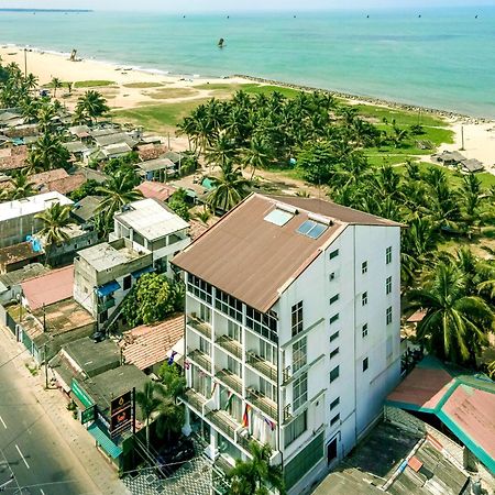 Beverly Beach Negombo Bagian luar foto