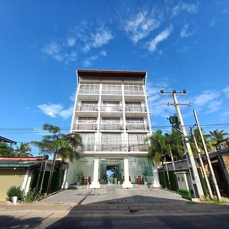Beverly Beach Negombo Bagian luar foto