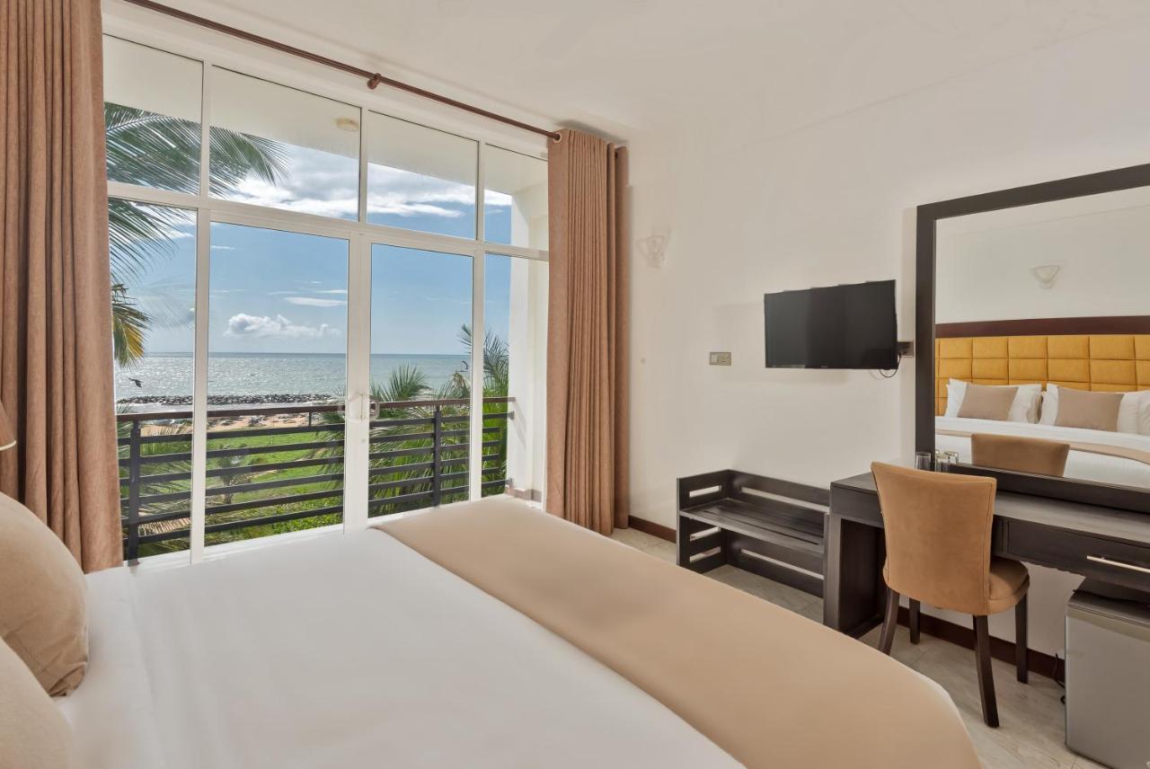 Beverly Beach Negombo Bagian luar foto