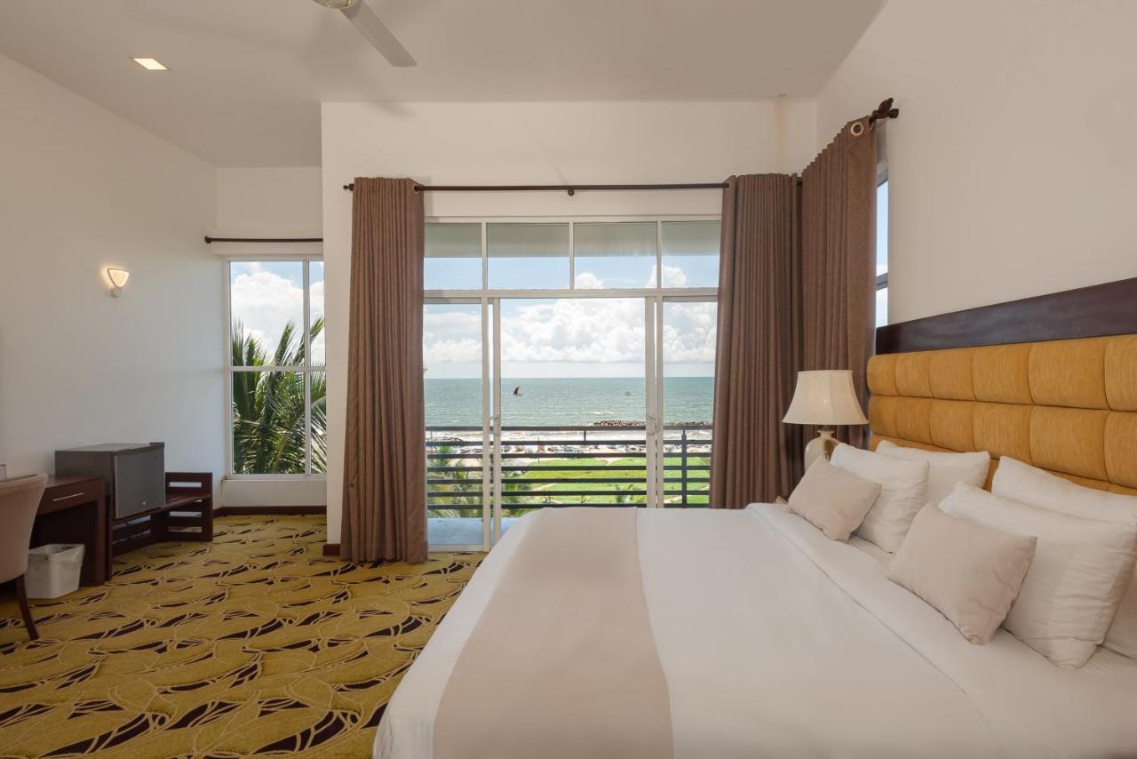 Beverly Beach Negombo Bagian luar foto
