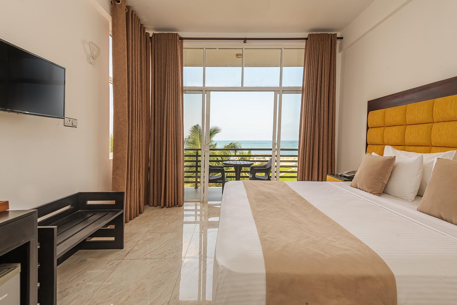 Beverly Beach Negombo Bagian luar foto