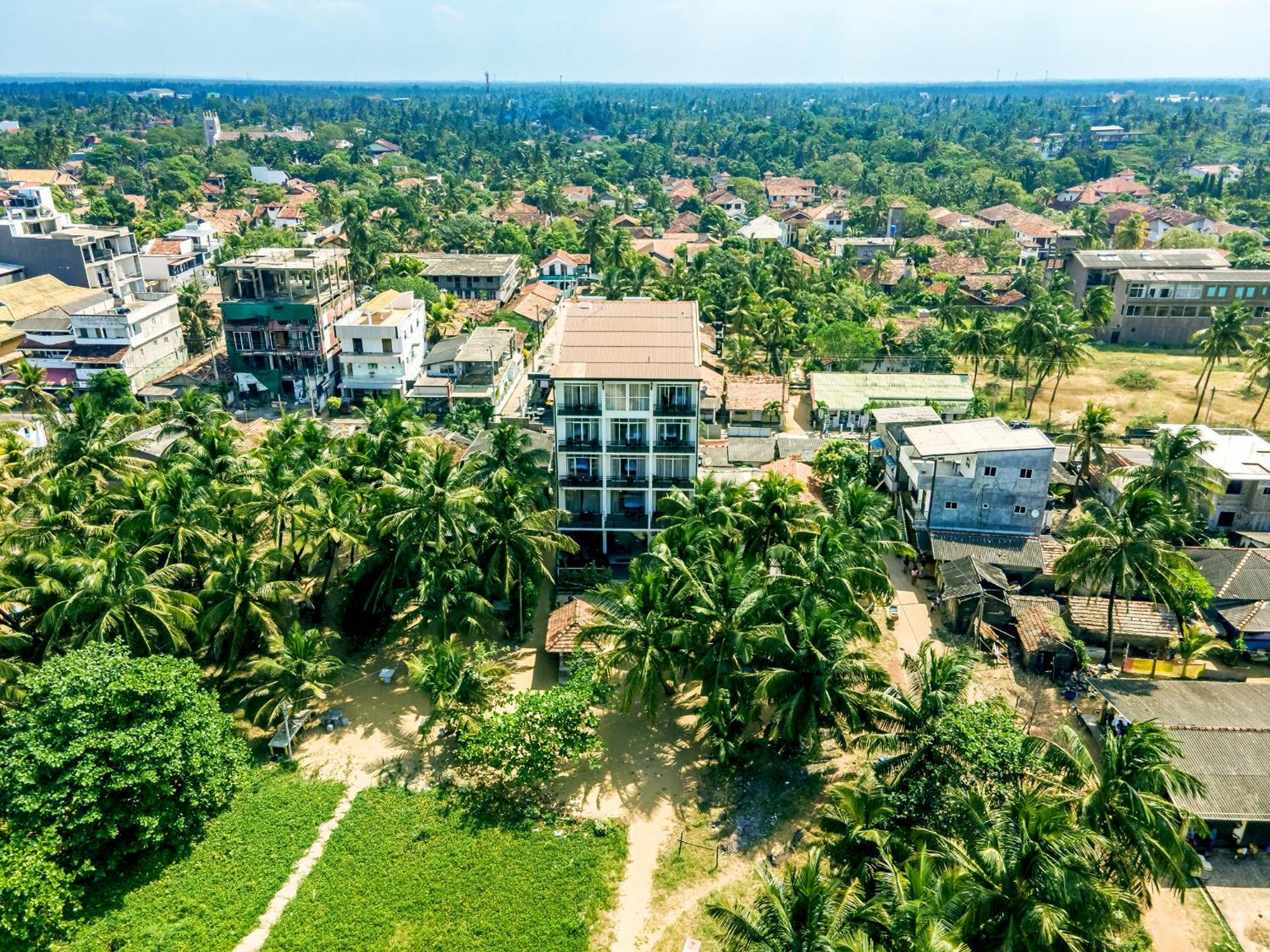 Beverly Beach Negombo Bagian luar foto